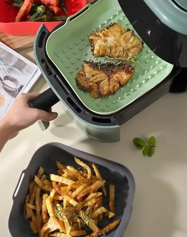 Airfryer Zubehör: Eckige Silikon-Einlage mit Noppenboden